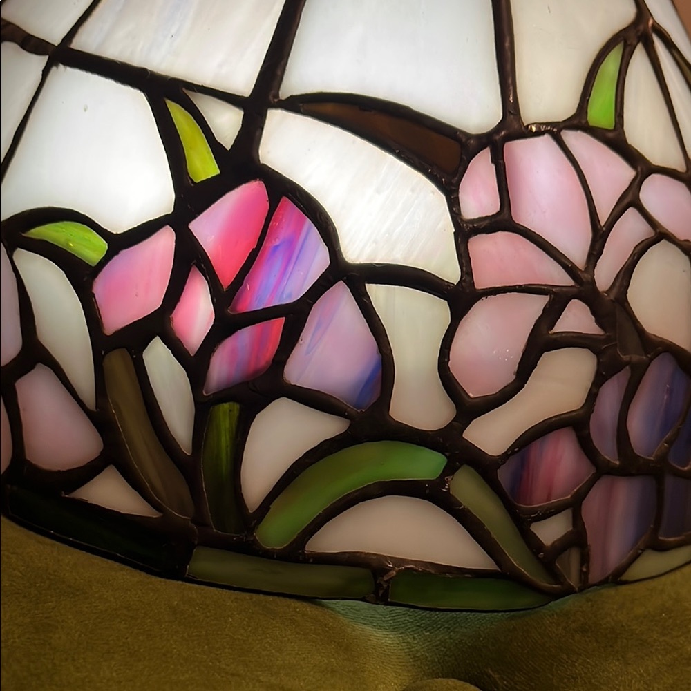 Vintage Dale Tiffany Lamp Shade - Picture 14 of 16